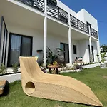 Glitz Hotel *